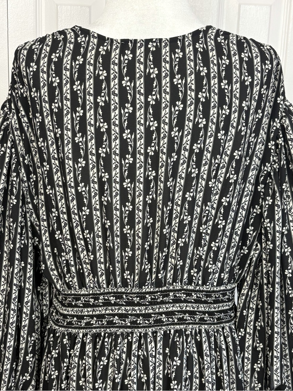 Max Studio London Black & White Print Sheer V-Neck Puff Sleeve Maxi Dress - Picture 14 of 16